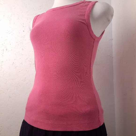 Anthropologie | Pink ribbed simple & cute scoop neck women's tank top - Picture 5 of 12